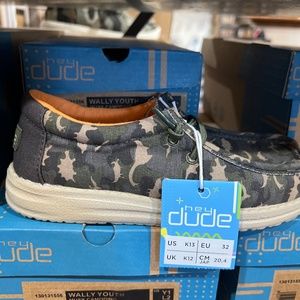 Hey dude youth Wally musk camodino